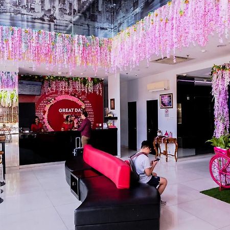 G Suites Hotel By Amithya Surabaya Kültér fotó