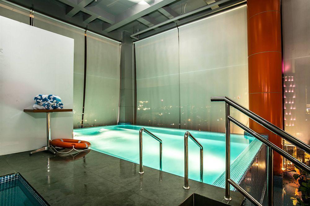 G Suites Hotel By Amithya Surabaya Kültér fotó