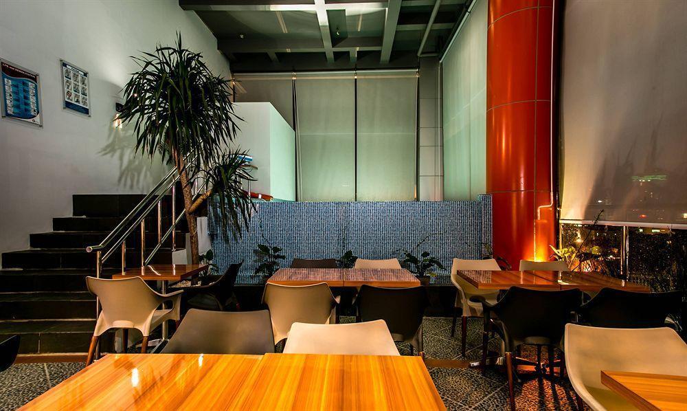 G Suites Hotel By Amithya Surabaya Kültér fotó