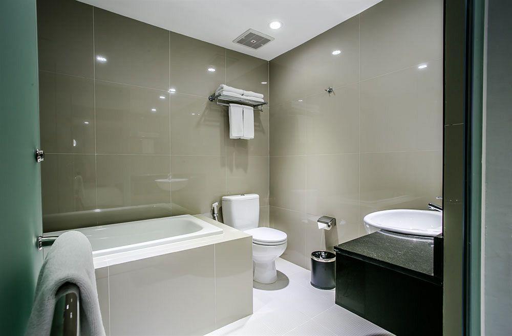 G Suites Hotel By Amithya Surabaya Kültér fotó