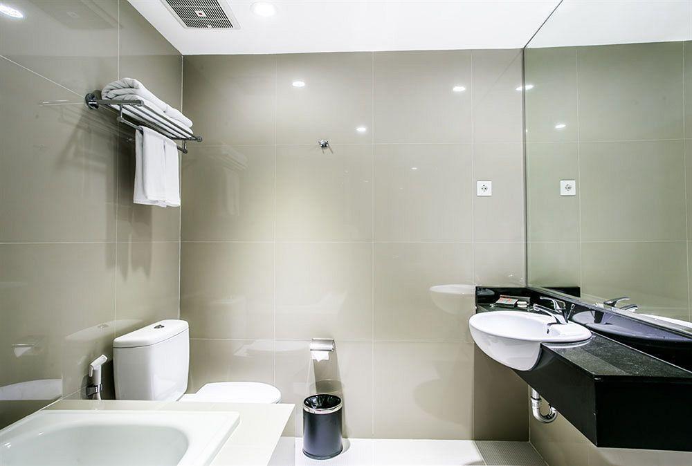 G Suites Hotel By Amithya Surabaya Kültér fotó