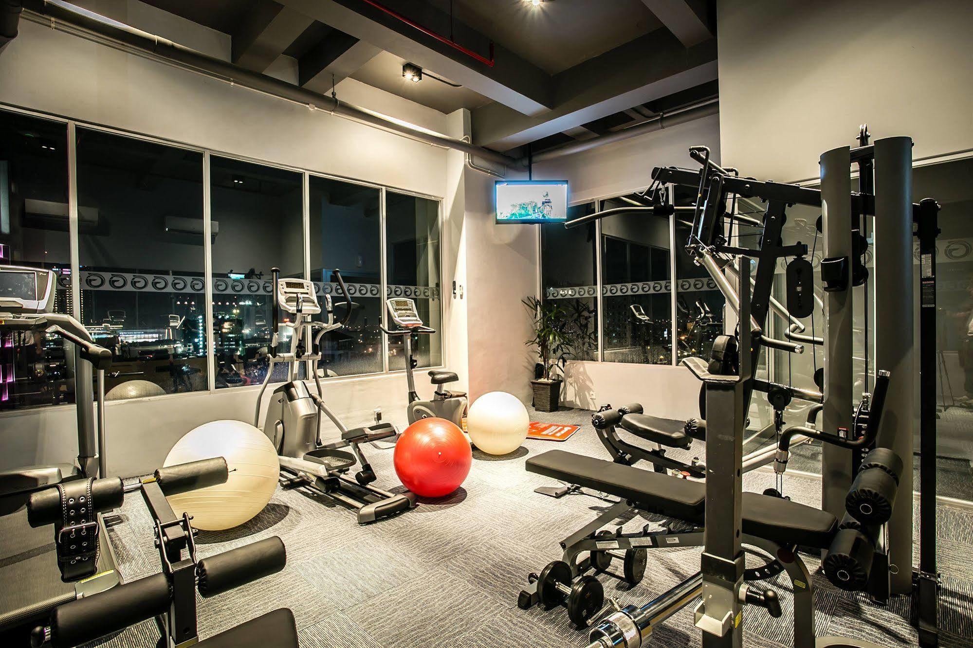 G Suites Hotel By Amithya Surabaya Kültér fotó